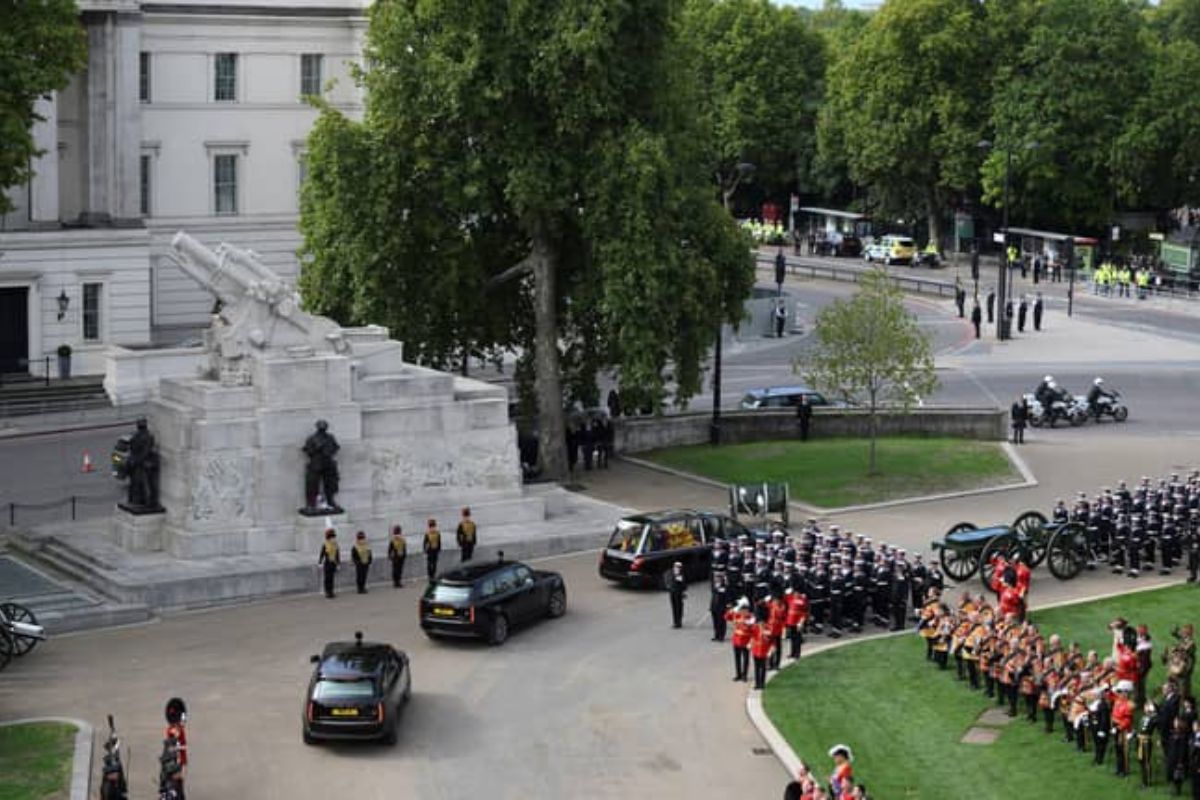 Soldier, 18, Discovered Dead in Barracks After Taking Part in the Queen's State Burial 